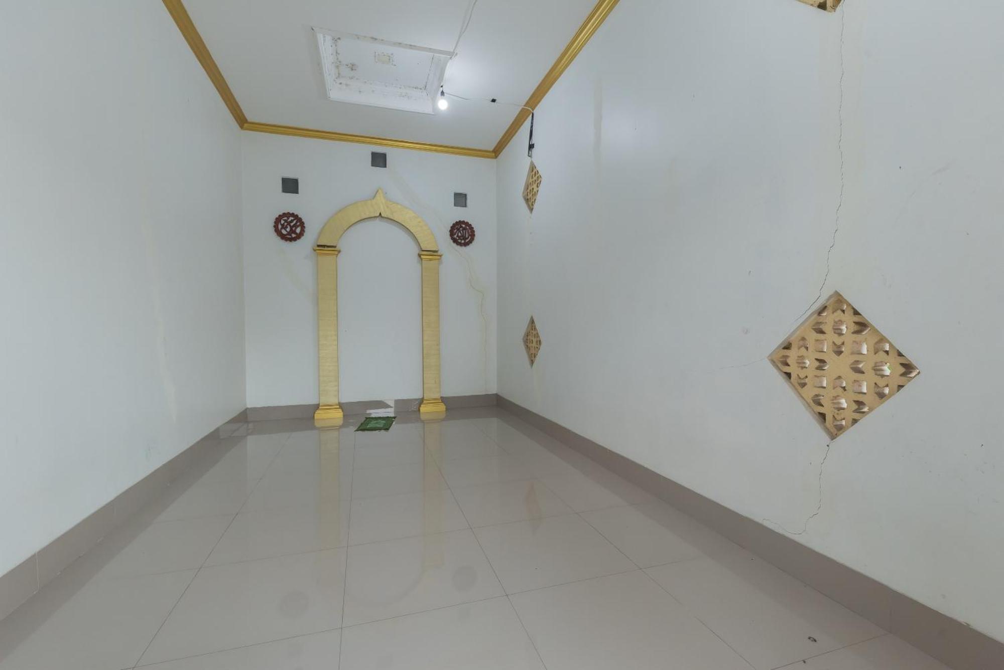 Urbanview Hotel Cianjur City Park By Reddoorz Exterior foto