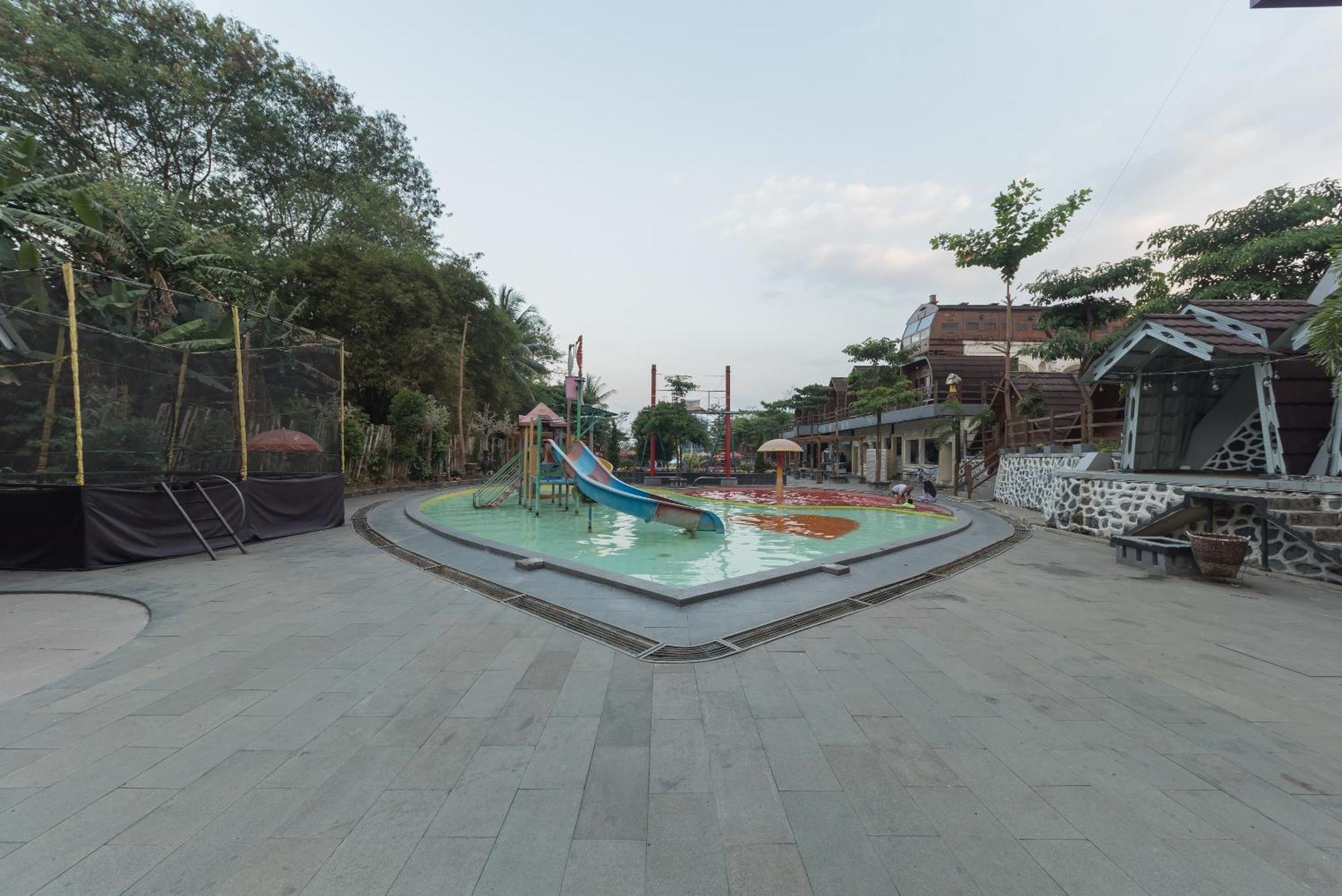 Urbanview Hotel Cianjur City Park By Reddoorz Exterior foto